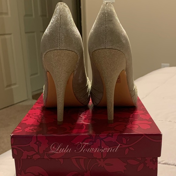 Lulu Townsend Gretchen Platinum Gold Pumps - Picture 2 of 5